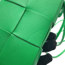 Load image into Gallery viewer, Bottega Veneta Maxi Intrecciato Leather Phone Case Parakeet730541 VCQC4 Leather
