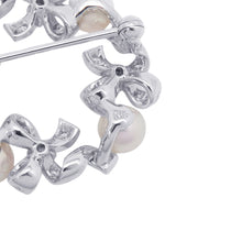 Load image into Gallery viewer, MIKIMOTO Ribbon Wreath BroochPB-20151LU 18K White Gold
