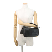 将图像加载到图库查看器中，LOEWE Puzzle bag BlackA510PLSX01 Feather Light Napalm Size Small
