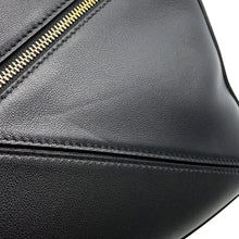 将图像加载到图库查看器中，LOEWE Puzzle bag BlackA510PLSX01 Feather Light Napalm Size Small
