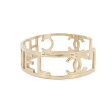 将图像加载到图库查看器中，CHANEL CC Logo Bangle Gold Plated

