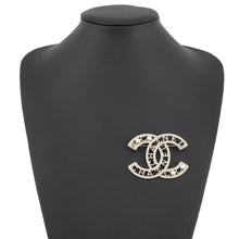 将图像加载到图库查看器中，CHANEL CC Logo BroochAB4879-B04130-N8975 Gold Plated Rhinestone Faux Pearl
