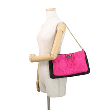 将图像加载到图库查看器中，LOUIS VUITTON Maxi Multi-Pochette Accessoires Noir/FuchsiaM58980 Recycled Nylon Monogram
