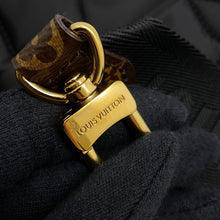 将图像加载到图库查看器中，LOUIS VUITTON Maxi Multi-Pochette Accessoires Noir/FuchsiaM58980 Recycled Nylon Monogram
