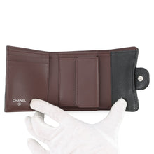 将图像加载到图库查看器中，CHANEL Matelasse Classic Small Flap Wallet BlackAP0229-Y01588-C3906 Caviar Leather
