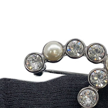 将图像加载到图库查看器中，CHANEL CC Logo Brooch Faux Pearl Light Stone Metal
