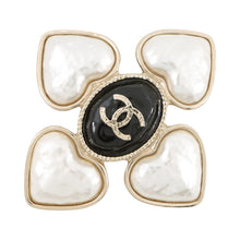 将图像加载到图库查看器中，CHANEL CC Logo Heartshall BroochAB7517 Gold Plated Faux Pearl
