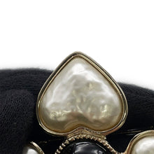 将图像加载到图库查看器中，CHANEL CC Logo Heartshall BroochAB7517 Gold Plated Faux Pearl
