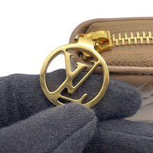 将图像加载到图库查看器中，LOUIS VUITTON Zippy Wallet Taupe GreyM81511 Monogram Lamb Leather
