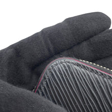 将图像加载到图库查看器中，LOUIS VUITTON Zippy Wallet Noir/Hot pinkM64838 Epi Leather
