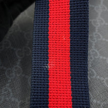 将图像加载到图库查看器中，GUCCI GG Supreme messenger bag Black474137 GG Supreme
