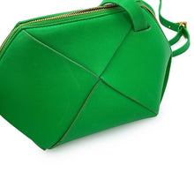 Load image into Gallery viewer, Bottega Veneta Maxi INTRECCIATO Shoulder Pouch Parakeet666693 Leather
