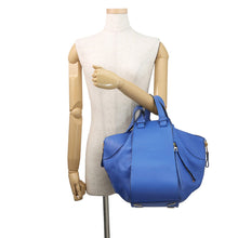 将图像加载到图库查看器中，LOEWE hammock Blue387.30.T38 Leather Size Medium
