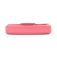 将图像加载到图库查看器中，FENDI Baguette Phone Pouch Pink7AS142 Patent Leather Leather
