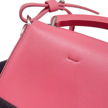 将图像加载到图库查看器中，FENDI Baguette Phone Pouch Pink7AS142 Patent Leather Leather
