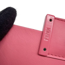 将图像加载到图库查看器中，FENDI Baguette Phone Pouch Pink7AS142 Patent Leather Leather
