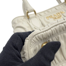 将图像加载到图库查看器中，PRADA Gathered 2WAY Handbag White1BA172 Leather
