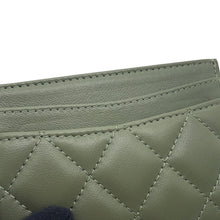 将图像加载到图库查看器中，CHANEL Card Case Classic Matelasse CC Logo KhakiAP0213 Lambskin
