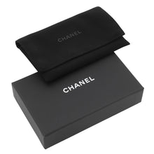 将图像加载到图库查看器中，CHANEL Card Case Classic Matelasse CC Logo KhakiAP0213 Lambskin
