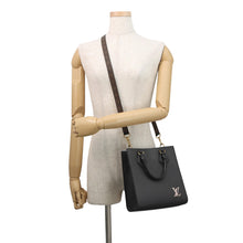 Load image into Gallery viewer, LOUIS VUITTON Sac Plat NoirM58660 Epi Leather Size BB
