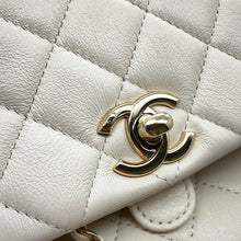 将图像加载到图库查看器中，CHANEL Matelasse SmallBackpack WhiteAS2908 Lambskin
