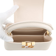 将图像加载到图库查看器中，LOUIS VUITTON Capucines QuartzWhiteM23082 Taurillon Leather Size Mini
