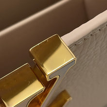 将图像加载到图库查看器中，LOUIS VUITTON Capucines QuartzWhiteM23082 Taurillon Leather Size Mini
