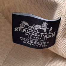 Load image into Gallery viewer, HERMES Brid a Black Hibiscus Canvas Size PM
