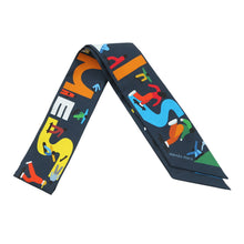将图像加载到图库查看器中，HERMES Twilly FIGURES LIBRES Marine/Vert/Multicolor Silk100%
