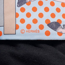 将图像加载到图库查看器中，HERMES Twilly Cavalier en Formes Blue・Pearl/Corail/Gray Silk100%
