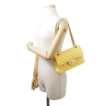 将图像加载到图库查看器中，CHANEL Matelasse W Flap ChainShoulder Bag YellowA01113 Caviar Leather Size 23
