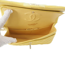 将图像加载到图库查看器中，CHANEL Matelasse W Flap ChainShoulder Bag YellowA01113 Caviar Leather Size 23

