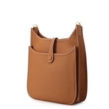 将图像加载到图库查看器中，HERMES Evelyne3 Gold Taurillon Clemence Size PM
