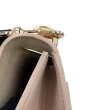 将图像加载到图库查看器中，Ferragamo Ribbon Pattern Flap Shoulder Bag Light Pink/Black21G906 Leather
