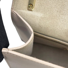 将图像加载到图库查看器中，Ferragamo Ribbon Pattern Flap Shoulder Bag Light Pink/Black21G906 Leather
