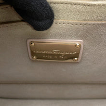 将图像加载到图库查看器中，Ferragamo Ribbon Pattern Flap Shoulder Bag Light Pink/Black21G906 Leather
