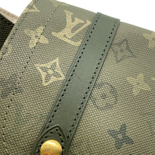 将图像加载到图库查看器中，LOUIS VUITTON Christopher MM Khaki GreenM27080 Monogram Surplus Canvas
