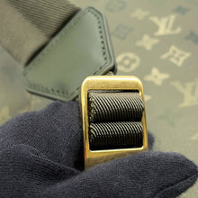 将图像加载到图库查看器中，LOUIS VUITTON Christopher MM Khaki GreenM27080 Monogram Surplus Canvas
