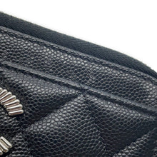 将图像加载到图库查看器中，CHANEL CC Logo Matelasse Fragment Case BlackAP3982 Caviar Leather
