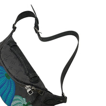 将图像加载到图库查看器中，LOUIS VUITTON LVxYK Maxi Bumbag GrayM46436 Monogram Eclipse Reverse
