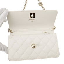 将图像加载到图库查看器中，CHANEL Matelasse ChainShoulder Bag WhiteAP4299 Lambskin/Rhinestone
