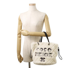 将图像加载到图库查看器中，CHANEL CocoNeige ChainShoulder Bag WhiteAS0981 Pile Leather
