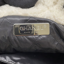 将图像加载到图库查看器中，CHANEL CocoNeige ChainShoulder Bag WhiteAS0981 Pile Leather
