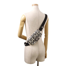将图像加载到图库查看器中，FENDI Mamma Bucket Waist Pouch - Marc Jacobs Collaboration White/Black7AS138 Nylon
