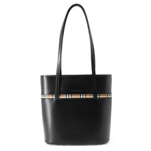 将图像加载到图库查看器中，BURBERRY Nova Check Shoulder Bag Black Leather Canvas
