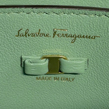 将图像加载到图库查看器中，Ferragamo Vala ribbon 2wayChainShoulder Bag Light Green21I282 Leather
