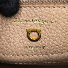 将图像加载到图库查看器中，Ferragamo Amy Gancini 2-way Shoulder Bag Jasmin Flower21F478 Leather
