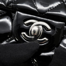 Load image into Gallery viewer, CHANEL Matelasse ChainShoulder Bag BlackA65051 Patent Leather Size 27

