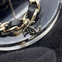 将图像加载到图库查看器中，CHANEL NO.5 Brooch Black Leather Gold Plated
