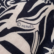 将图像加载到图库查看器中，HERMES Giant Square Flamingo Party Size 140 Blue・Marine / White Cashmere70% Silk30%
